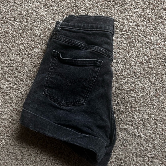 Levis shorts - Picture 2 of 3